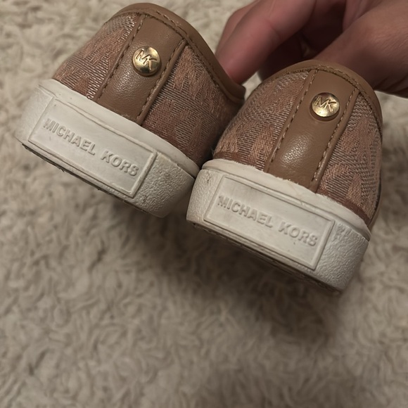 Michael Kors girls shoes size 9 used once in great condition - Picture 5 of 6